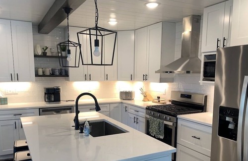 Nevis Casa | Enjoy a relaxing vacation with views and access to two lakes