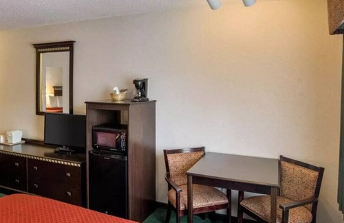 Coon Rapids Casa | Enjoy a Restful Stay with Family! Free Breakfast