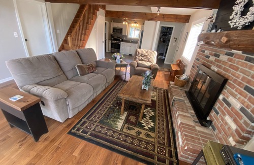 Hale Cabaña | Enjoy A Restful Week Overlooking the Lake in Hale Michigan