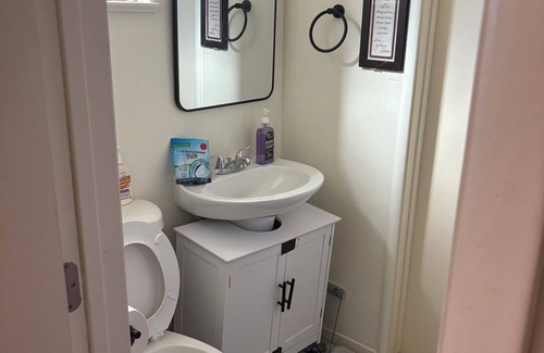 King City Casa | Enjoy a room with private bath in a charming King City location!