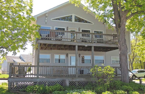 Cape Vincent Apartamento | Enjoy a spectacular view of the St. Lawrence River from the Owner’s Apartment.