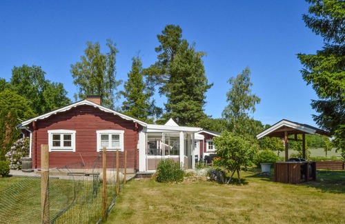 Malmkoping Casa | Enjoy an unforgettable time in this vacation home with pool and sauna!