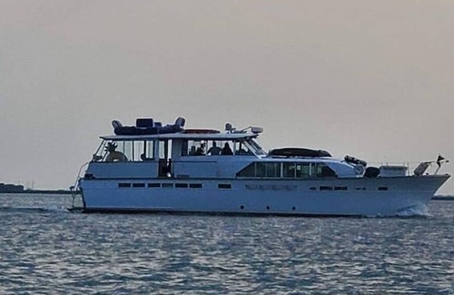 Harsens Island Alquiler De Eote | Enjoy beautiful Harsens Island on your own private yacht.