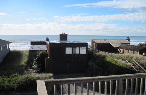 Pajaro Dunes Casa | Relájese y disfrute de hermosas vistas al mar en un hogar familiar luminoso y abierto