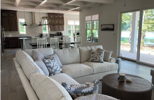 Lake Oconee Casa | Enjoy Fall At The Lake!! Crisp Air, Cozy Fires, Changing Leaves, and FOOTBALL!!