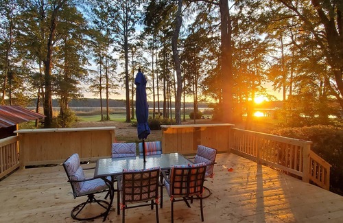 Saluda Casa | Enjoy family fun and Sunsets at Piankatank Point.