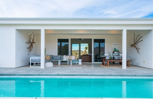 Joshua Tree Villa | Enjoy full access to the property—wander, explore, and connect with nature. Relax with stunning sunsets and star-filled skies. For urgent matters, our support team is just a message or call away. 🌵✨
