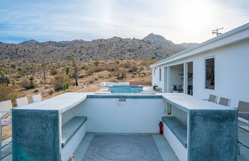 Joshua Tree Villa | Enjoy full access to the property—wander, explore, and connect with nature. Relax with stunning sunsets and star-filled skies. For urgent matters, our support team is just a message or call away. 🌵✨