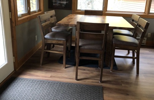 Eagle River Casa | Disfruta del lujo en el lago!