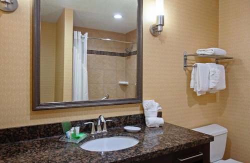 Shoreview Casa | Enjoy modern amenities at our room located near the CalTrain
