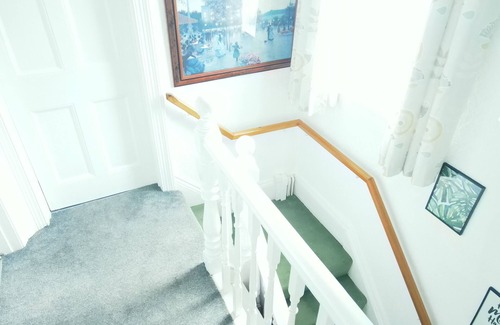 Newport Apartamento | Enjoy Modern Living 🛋 Free Wifi 📶 in Kingston Newport 2 Bedroom Apartment 🏢