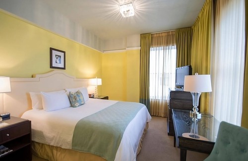 Goose Hollow Hotel | Enjoy Portland's Best Attractions from a Downtown Hotel! Pet-Friendly!