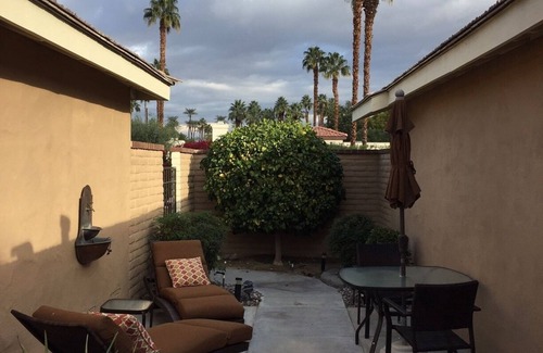 Palm Desert Condominio | Disfruta del paraíso en Palm Desert en Monterey Country Club