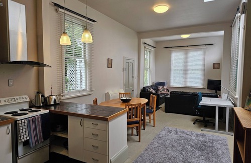 Nelson Apartamento | Enjoy stylish living, tranquil, stroll to river or town