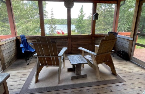 Grand Marais Cabina | Enjoy the beautiful views of Devil Track Lake near Grand Marais, MN