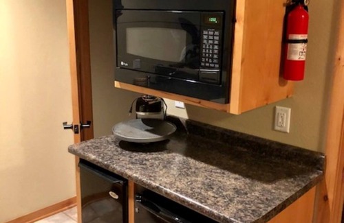 Lake Shore Condominio | ¡Disfruta de la experiencia completa de Gull Lake! # 140