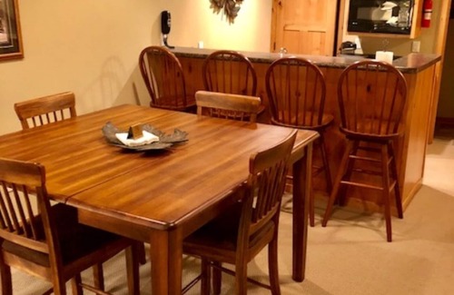 Lake Shore Condominio | ¡Disfruta de la experiencia completa de Gull Lake! # 140