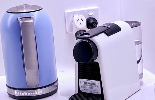 Fitzroy Apartamento | Feel the local vibe this Winter + parking. Modern, convenient & family friendly.