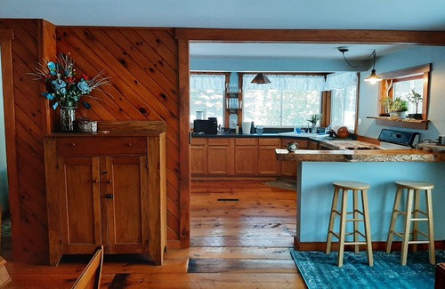 Wilmington Casa | Enjoy the magic of the Adirondacks that awaits you at the Iron Peaks Lodge.