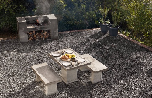 Stellenbosch Apartamento | Enjoy the privacy of your own wood fired hot-tub, barbecue & breathtaking views.