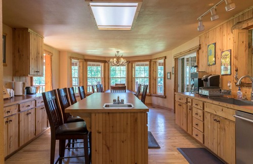 Northport Casa | Disfruta de la elegancia rústica de nuestro hermoso hotel de 4 estaciones.