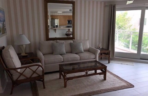 Stone Harbor Condominio | Disfrute de la serenidad en su balcón privado en el hermoso condominio Stone Harbor Beach Club.