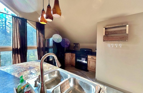 Island Park Casa | Enjoy the spacious vaulted ceilings with a full kitchen and open concept living!