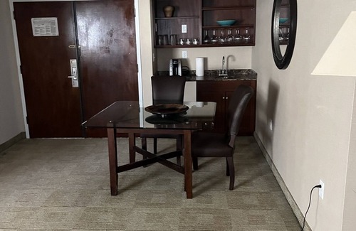 Bridgeport Apartamento | Enjoy the Venues of downtown Bridgeport's vibrant energy, at Park City Place.