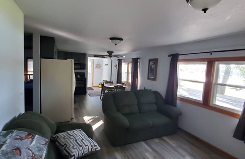 Brice Prairie Casa | Disfruta de esta casa recientemente remodelada ubicada en el lago Onalaska.