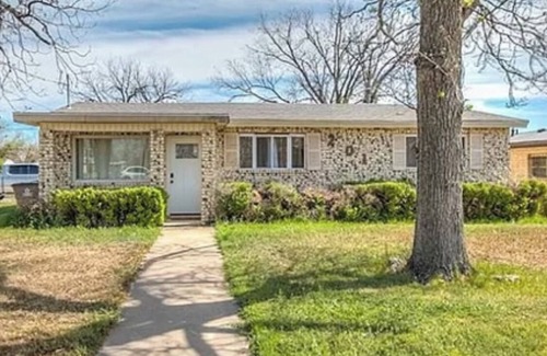 San Angelo Casa | Enjoy this beautiful wood floor and more!