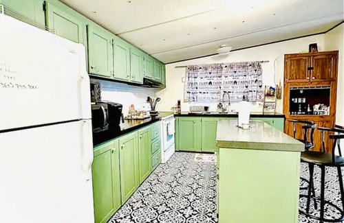 Fort White Casa | Enjoy this five acre Countryside tranquility and close to outdoor activities.