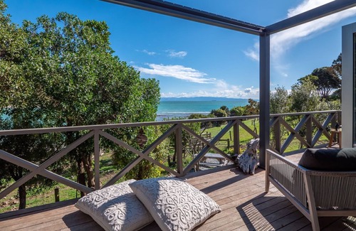Nelson Region Cabaña | Enjoy this gorgeous cottage in island paradise with stunning ocean views