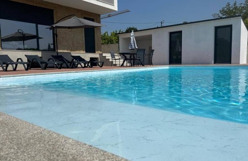 Felgueiras Apartamento | Enjoy this modern ground-floor apartment, perfect for families or groups.