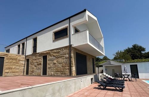 Felgueiras Apartamento | Enjoy this modern ground-floor apartment, perfect for families or groups.