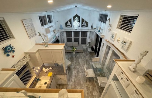 Key Largo Alquiler De RV | Enjoy this modern and cozy house in Key Largo Florida.