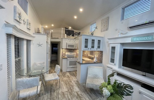 Key Largo Alquiler De RV | Enjoy this modern and cozy house in Key Largo Florida.