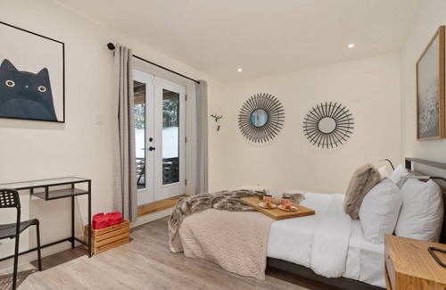 La Minerve Chalet De Esquí | Enjoy this waterfront cabine, Hot tub, Pool table