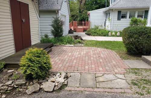 Lakeside Casa | Enjoy this year round cottage centrally located to all Lakeside has to offer.