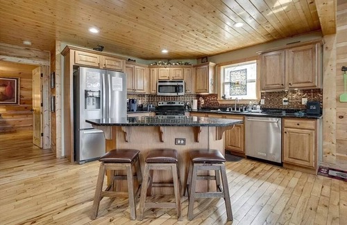 Cleveland Cabina | Vistas increíbles vistas! Reserve visitas de agosto ahora.