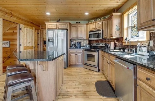 Cleveland Cabina | Vistas increíbles vistas! Reserve visitas de agosto ahora.