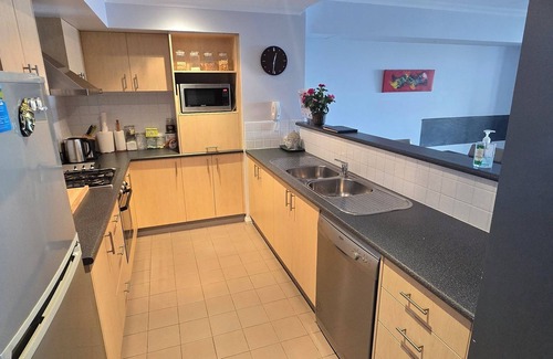 Bunbury Apartamento | Enjoy Water Views in a Stylish 2BR/2BA Apartment, Steps from Beach & Dining
