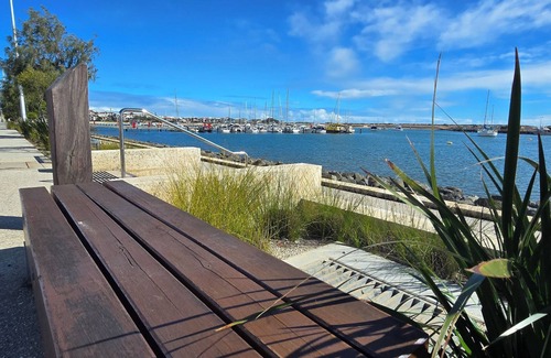Bunbury Apartamento | Enjoy Water Views in a Stylish 2BR/2BA Apartment, Steps from Beach & Dining