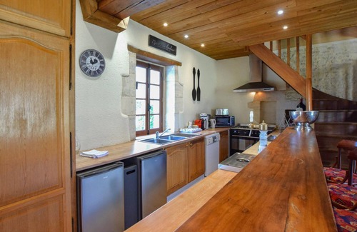 Vienne-en-Bessin Casa | Enjoy your vacation in a fantastically situated vacation home with indoor pool and sauna.