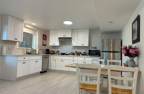 Clyde Hill Casa | Enjoyable 2-Bed/1-Bath unit with AC in Clyde Hill