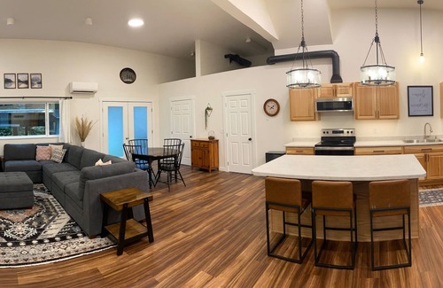 Mendenhaven Casa | Enjoyable 2-bedroom townhome in Juneau