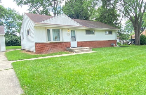 Greenfield Casa | Enjoyable 4-bedroom house in Greenfield, WI