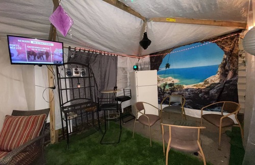 West New York Casa | Enjoy🎉Apt/ patio, ready4all kind the whether🎎