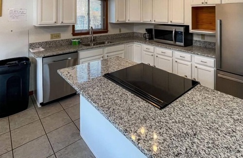 Lakeview Casa | Ensuring a Very Comfortable & Memorable Stay, Near Bull Shoals Dam, Parking