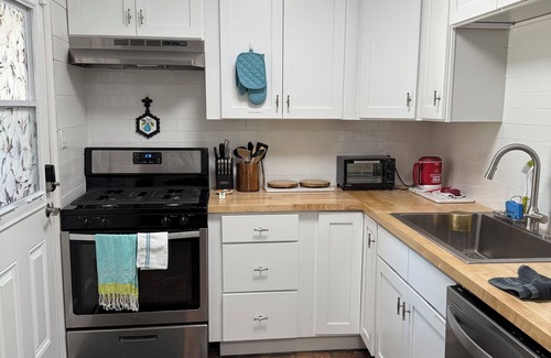 Long Beach Casa | Entertainment & Location- Something for Everyone!