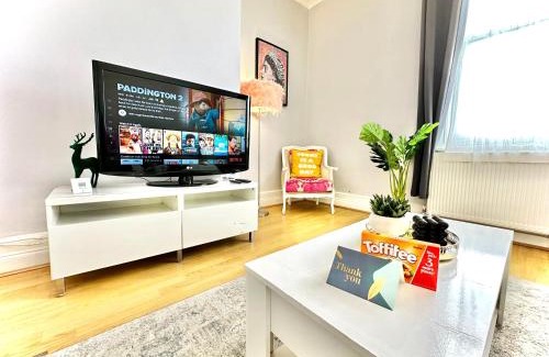 Hackney Central Apartamento | Enticing 2 Bedroom flat with mini-garden in Hackney, Lower Clapton